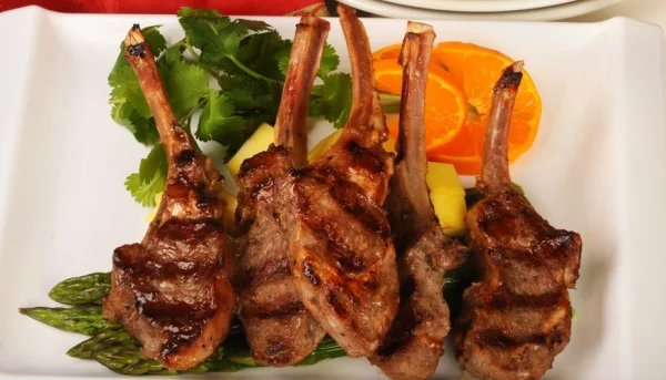 Chuletas de cordero en salsa de naranja