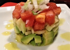 Tartar de aguacate con tomate