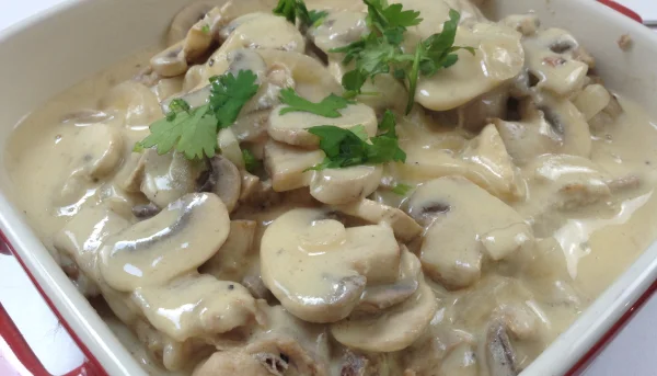 Lagrimas de pollo con champiñones en salsa de cítricos