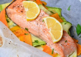 Salmón en papillote con verduras
