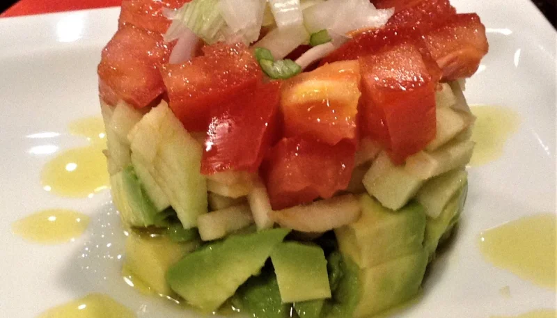Tartar de aguacate con tomate