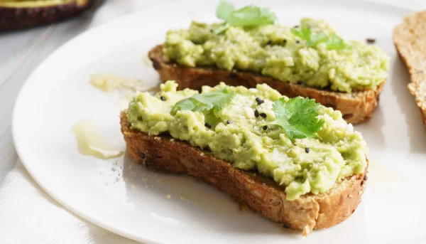 Tostadas de aguacate