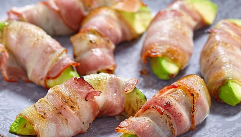 Aguacate envuelto en bacon