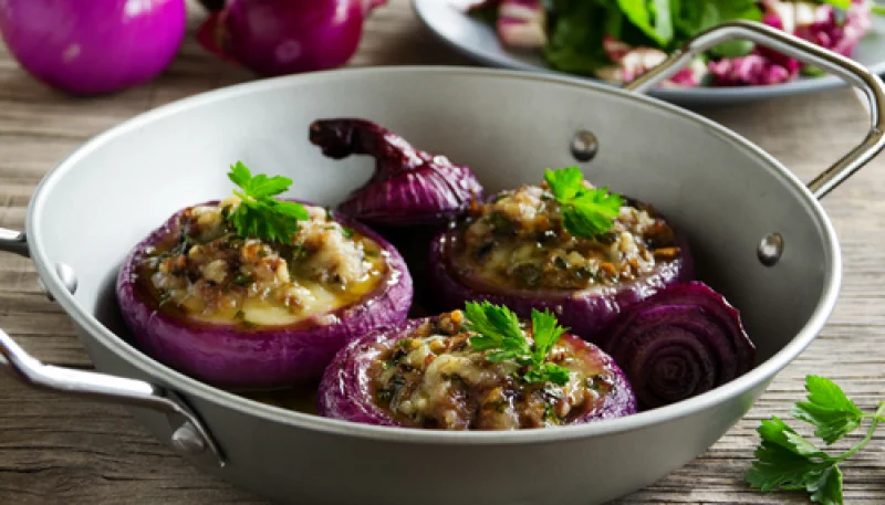 Cebollas rojas rellenas