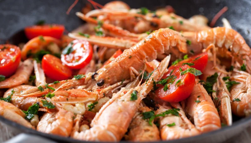 Cigalas al vino blanco