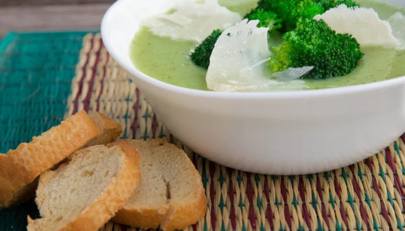 Crema de brócoli y parmesano