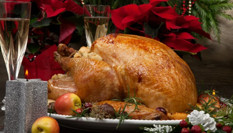 Pavo navideño relleno de manzanas y nueces