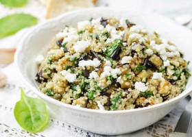 Ensalada de quinoa, lentejas y queso feta