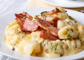 Ñoquis con gorgonzola y bacon
