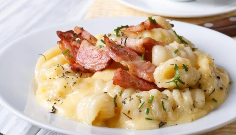 Ñoquis con gorgonzola y bacon