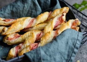 Palitos de bacon y queso