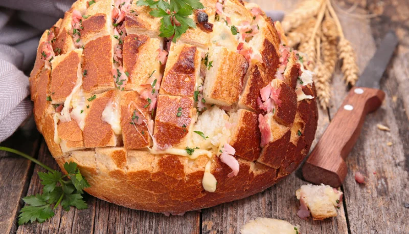 Pan relleno de queso y jamón