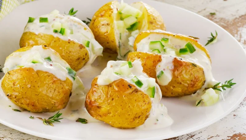 Patatas rellenas de queso roquefort