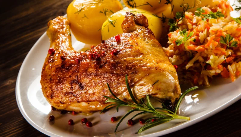 Pollo asado con salsa de grosellas