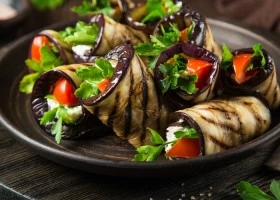 Rollitos de berenjena con ricotta