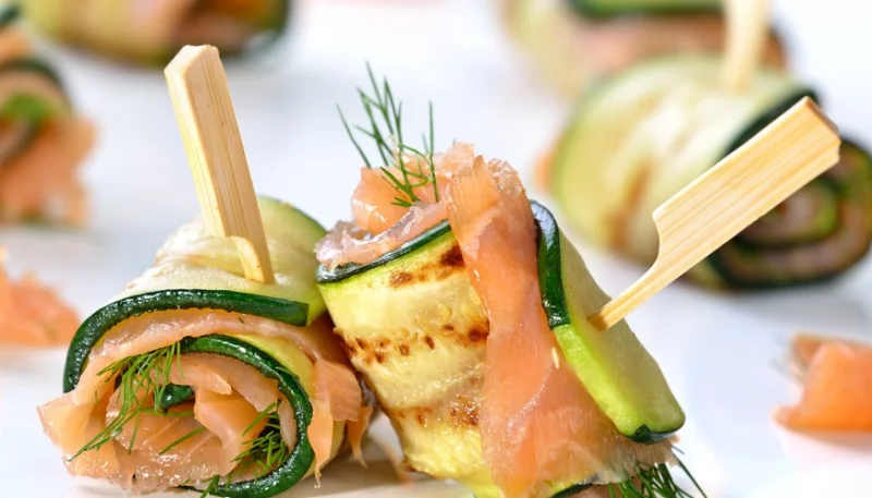 Rollitos de calabacín con salmón ahumado