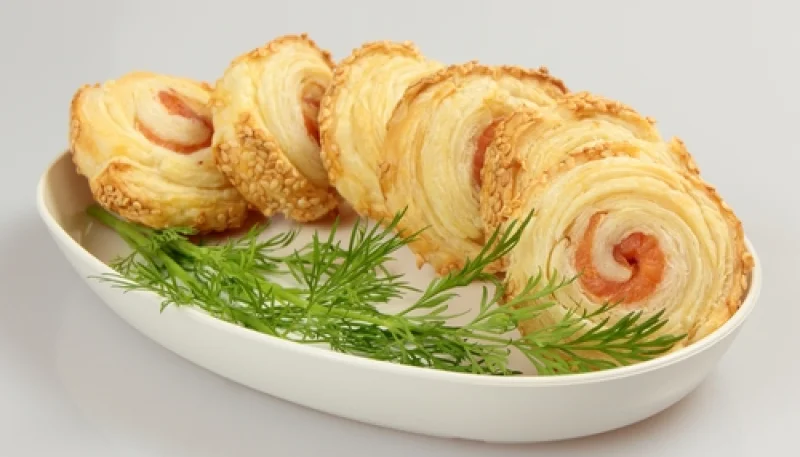 Rollitos de salmón y sésamo