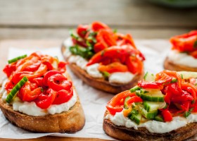 Tostada con pimiento rojo
