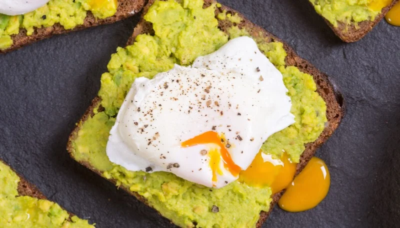 Tostada de aguacate y huevo