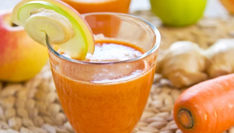 Zumo de manzana zanahoria y jengibre