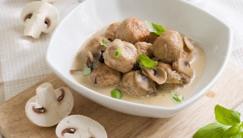 Albóndigas con salsa de champiñones