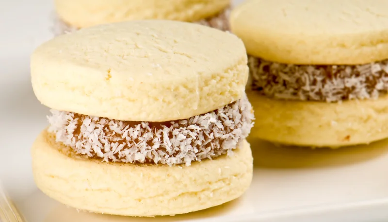 Alfajores de maicena con dulce de leche