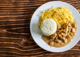 Arroz con pollo strogonoff