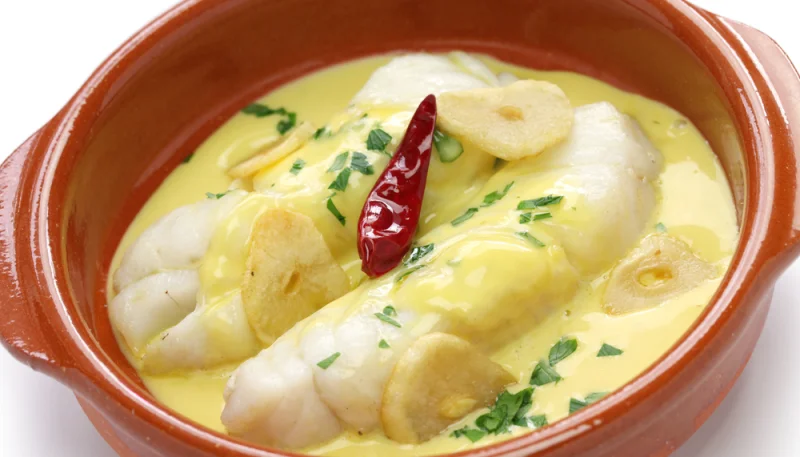 Bacalao con patatas y yema de huevo