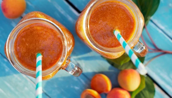 Batido de albaricoque con almendras