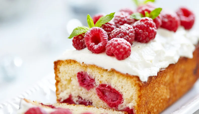 Bizcocho de limón, frambuesa y chocolate blanco