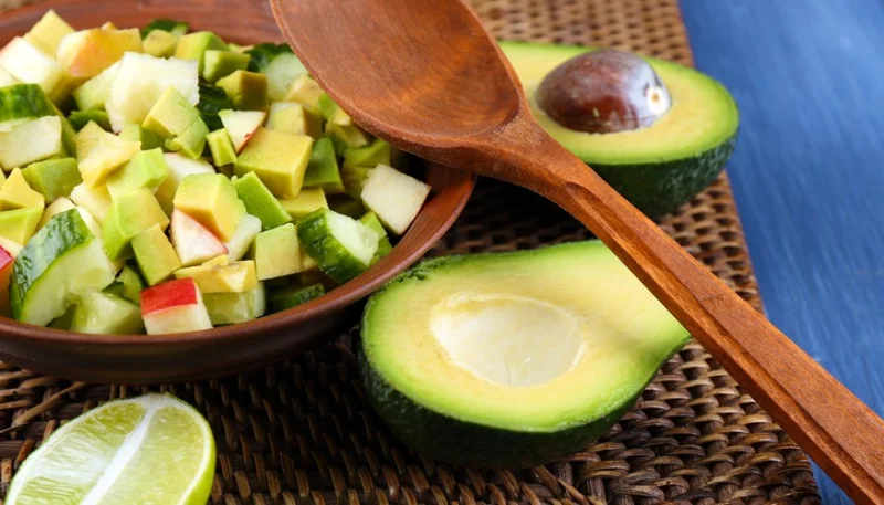 Ensalada con aguacate y jengibre