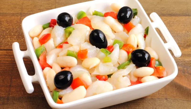 Ensalada de alubias blancas con bacalao