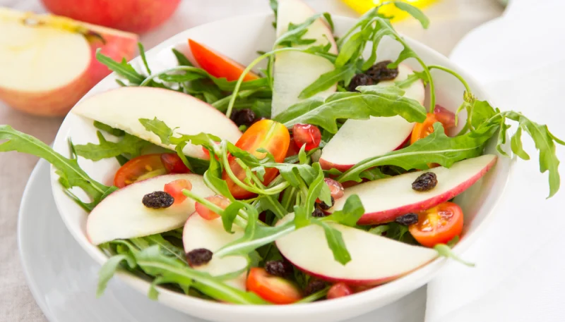Ensalada de manzana y tomate