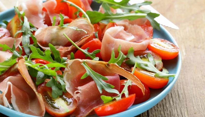 Ensalada de tomate y jamón