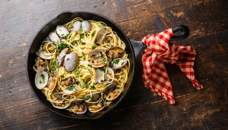 Espaguetis con almejas (alle vongole)