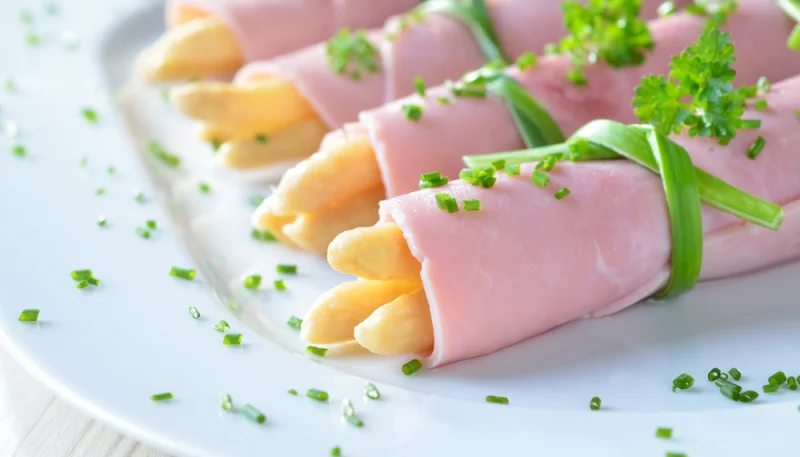 Jamón cocido con espárragos