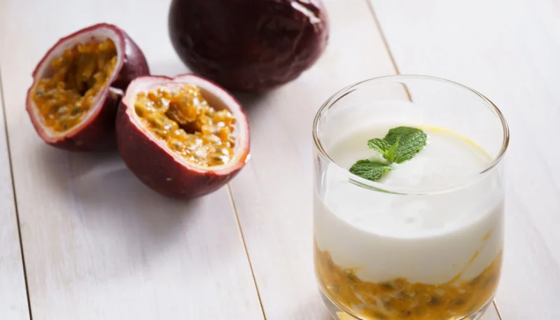 Mousse de yogur de maracuyá