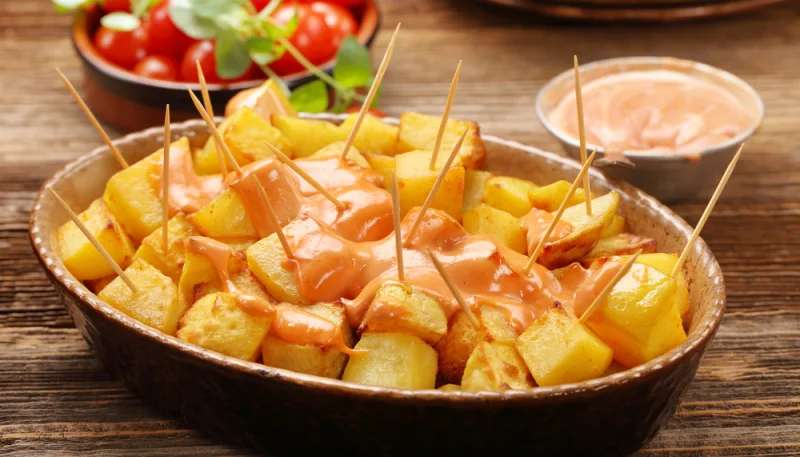 Patatas bravas caseras