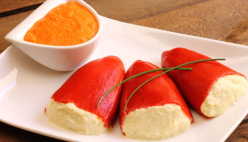 Pimientos del piquillo rellenos de calamares