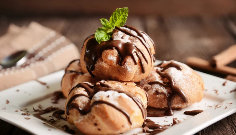 Profiteroles con chocolate