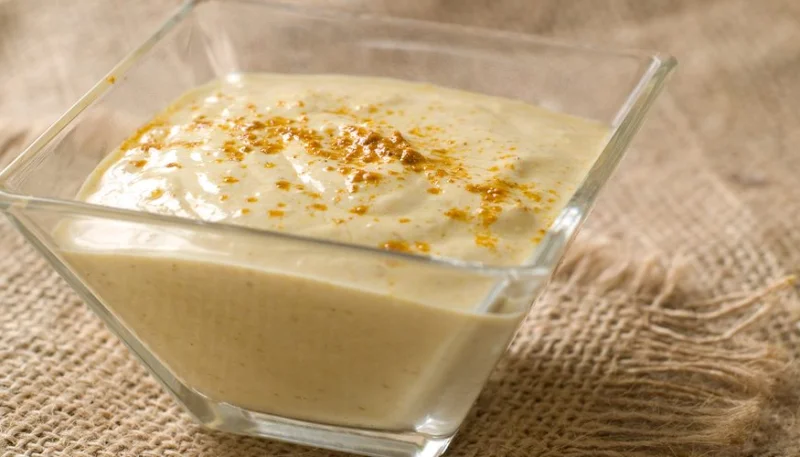 Salsa de yogur al curry