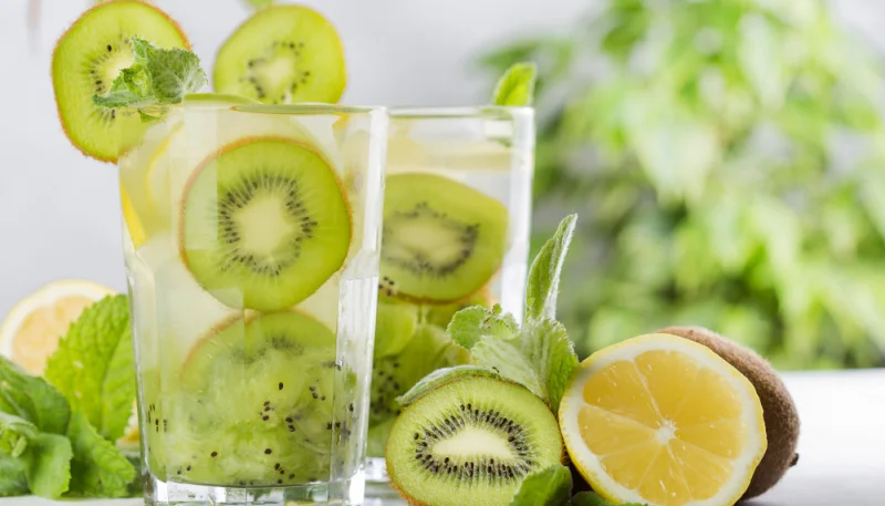 Agua de kiwi y limón