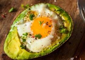 Aguacates con huevos