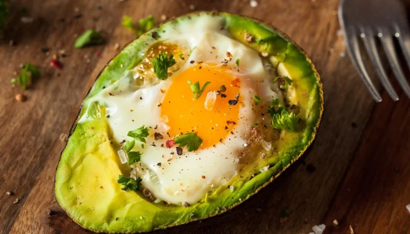Aguacates con huevos