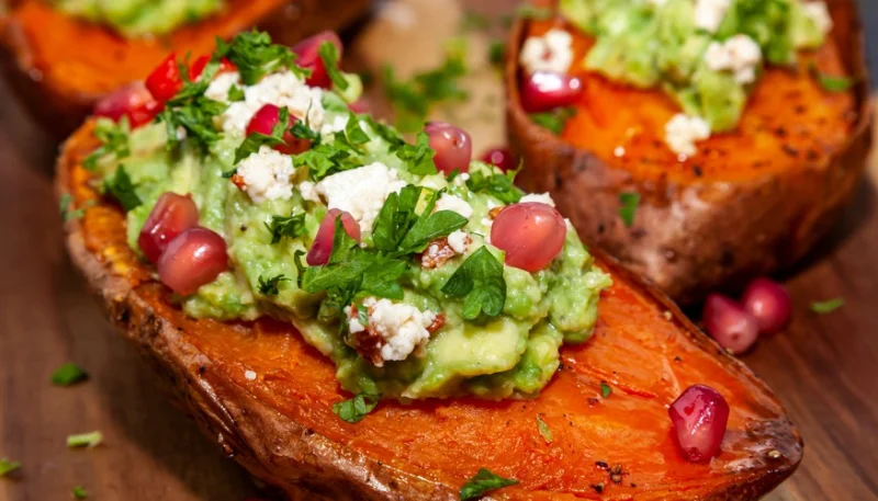 Batata rellena de aguacate