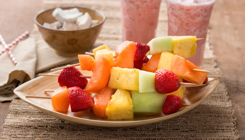 Brochetas de fruta