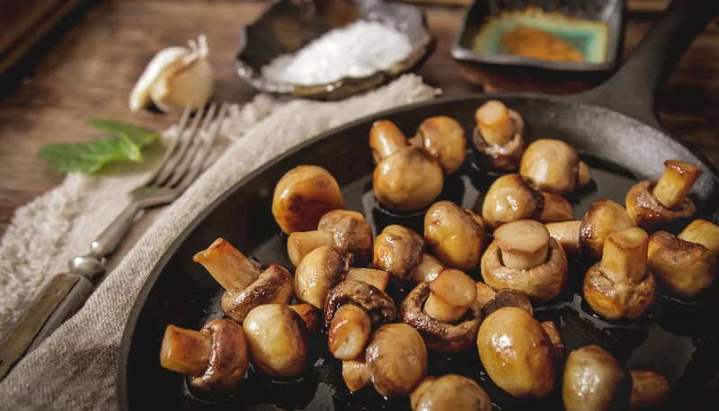Champiñones con ajo y romero