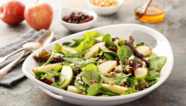 8 recetas de ensalada de espinacas fáciles