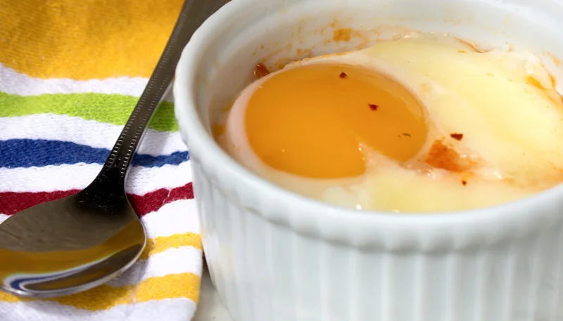 Huevos a la cazuela con chorizo