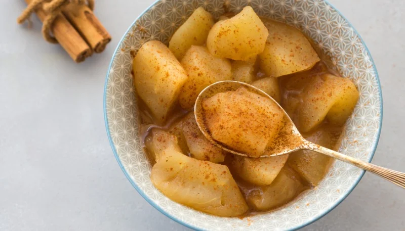 Manzanas con canela en el microondas